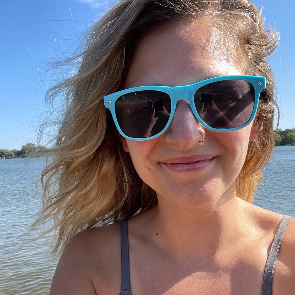 Meet your Posher, Claire